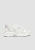 Sneaker mit Schnürung