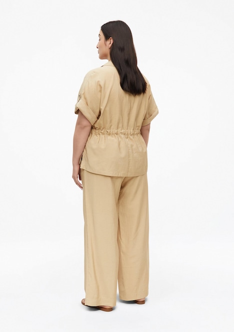 Leichte Kurzarm-Jacke mit Bindedetail