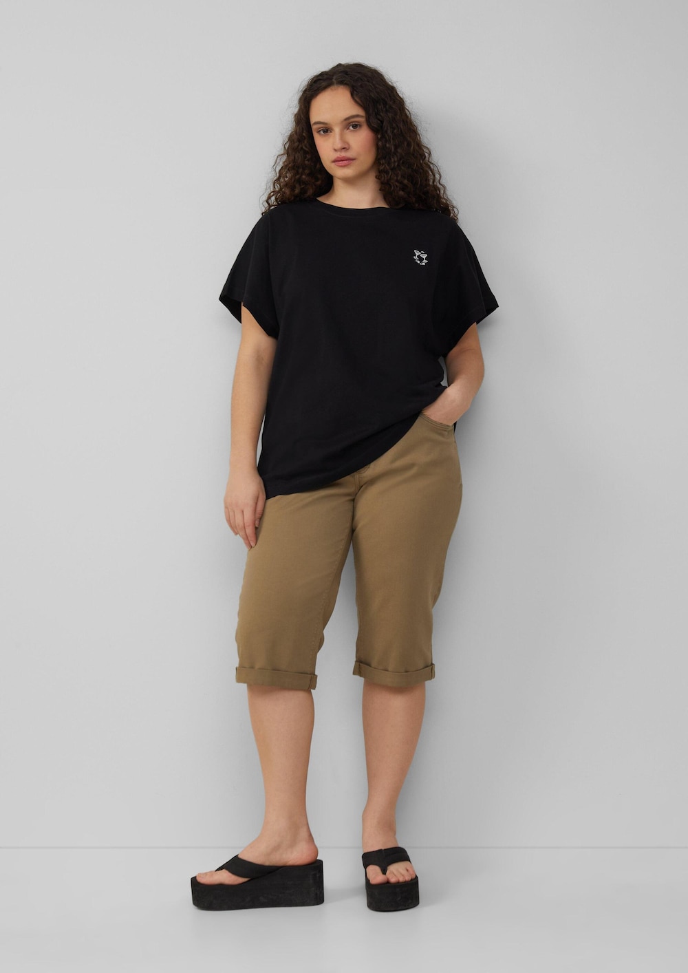 Jeans / Mid Rise / Curvy Fit / Capri Length