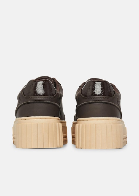 Sneaker mit Plateau-Sohle und Leo-Detail