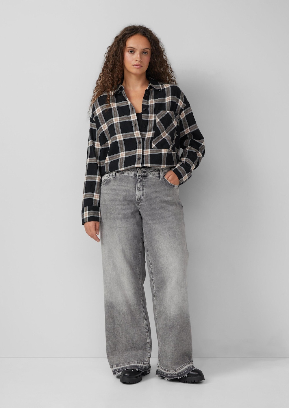Jeans / Slim Fit / Mid Rise / Wide Leg