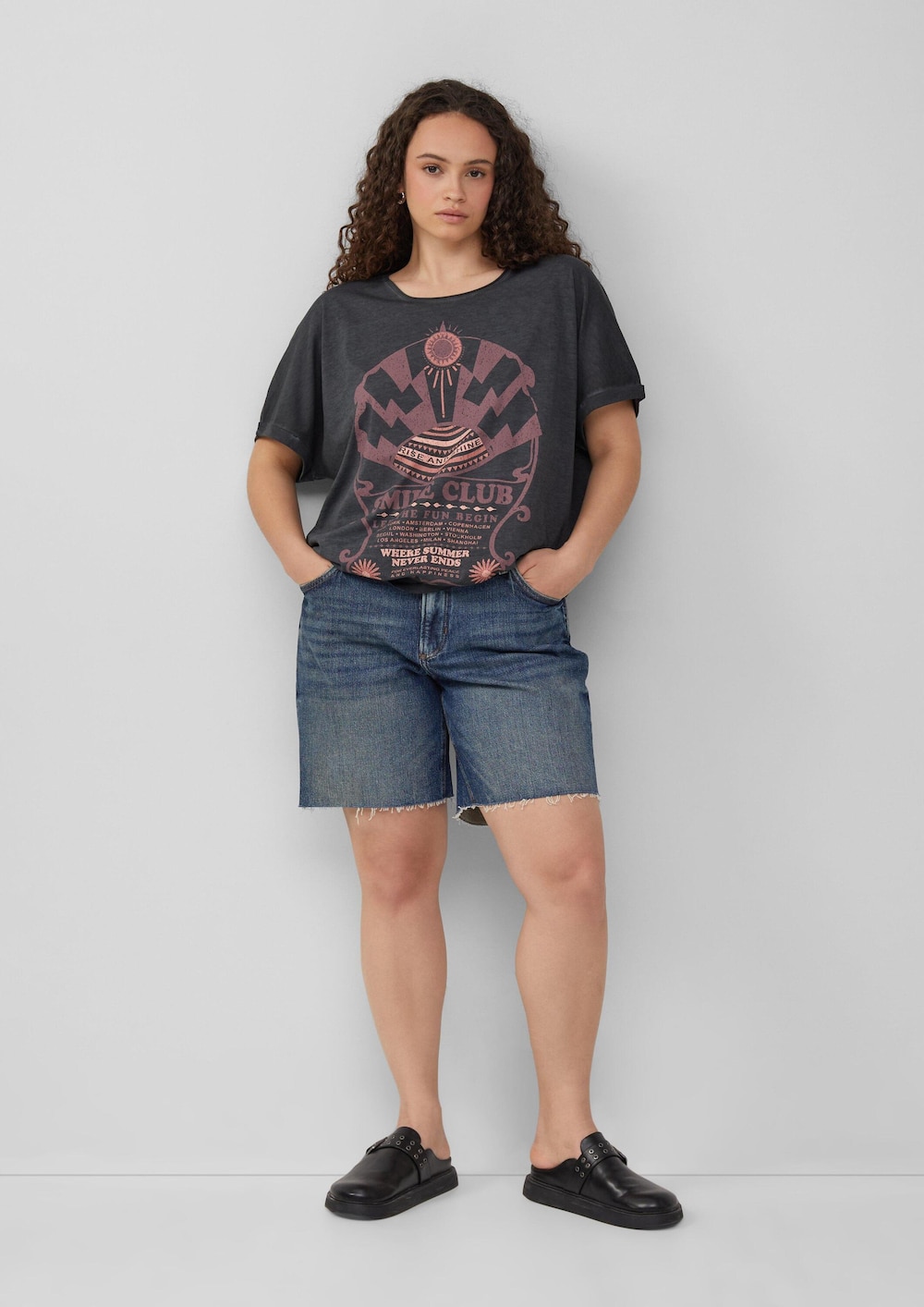 Jeans / High Rise / Mom Fit