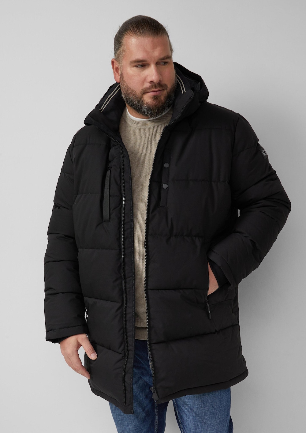 Wasserabweisende Pufferjacke mit abnehmbarer Kapuze und sportiven Details