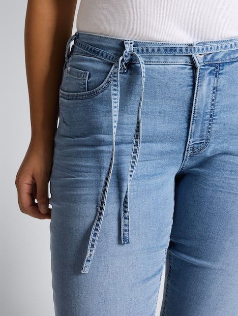 SLIM Jeans mit Bindegürtel