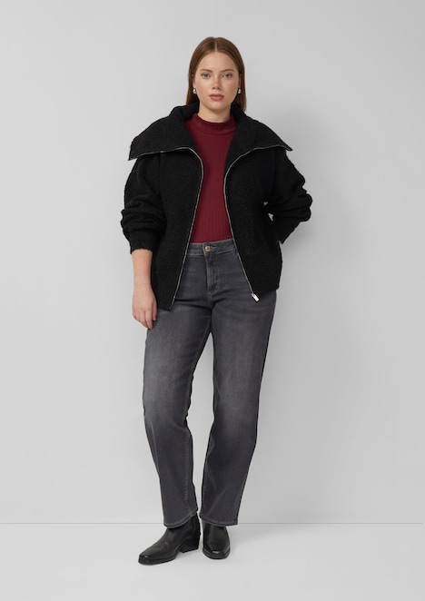 Jeans / Mid Rise / Straight Fit