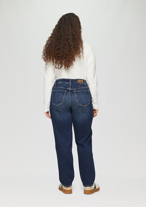 Jeans / Curvy Fit / Mid Rise / Slim Tapered Leg