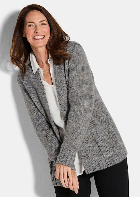 Strickjacke mit aufgesetzten Taschen