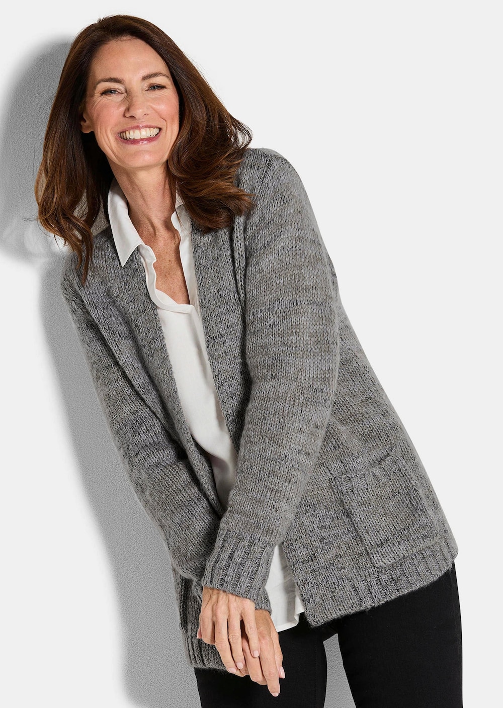 Strickjacke mit aufgesetzten Taschen