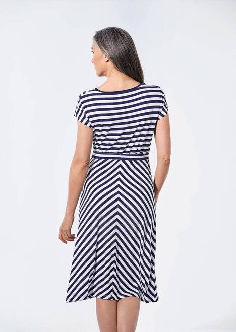 Kleid mit U-Boot-Ausschnitt