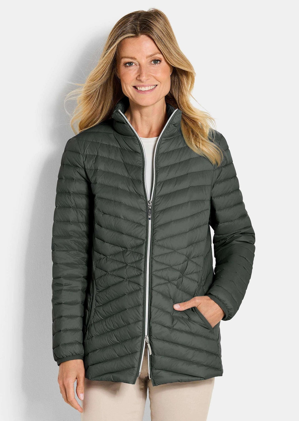 Herbstjacke mit Daunen, Stehkragen