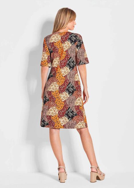 Druckkleid im Mustermix