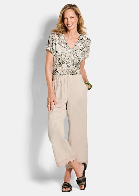 Sommerhose mit floraler Spitze