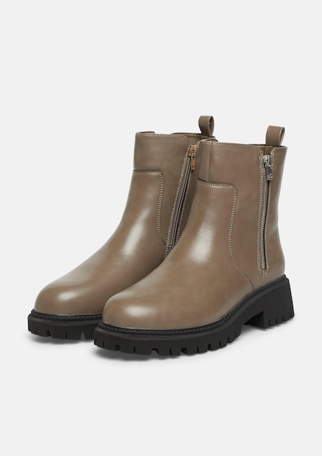 Stiefel in Leder-Optik mit Schmuck-Detail