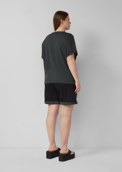 Gewaschenes Oversize-Shirt mit Frontprint