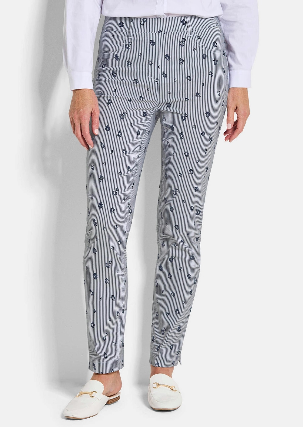 Druckhose mit Streifen und Blüten-Muster