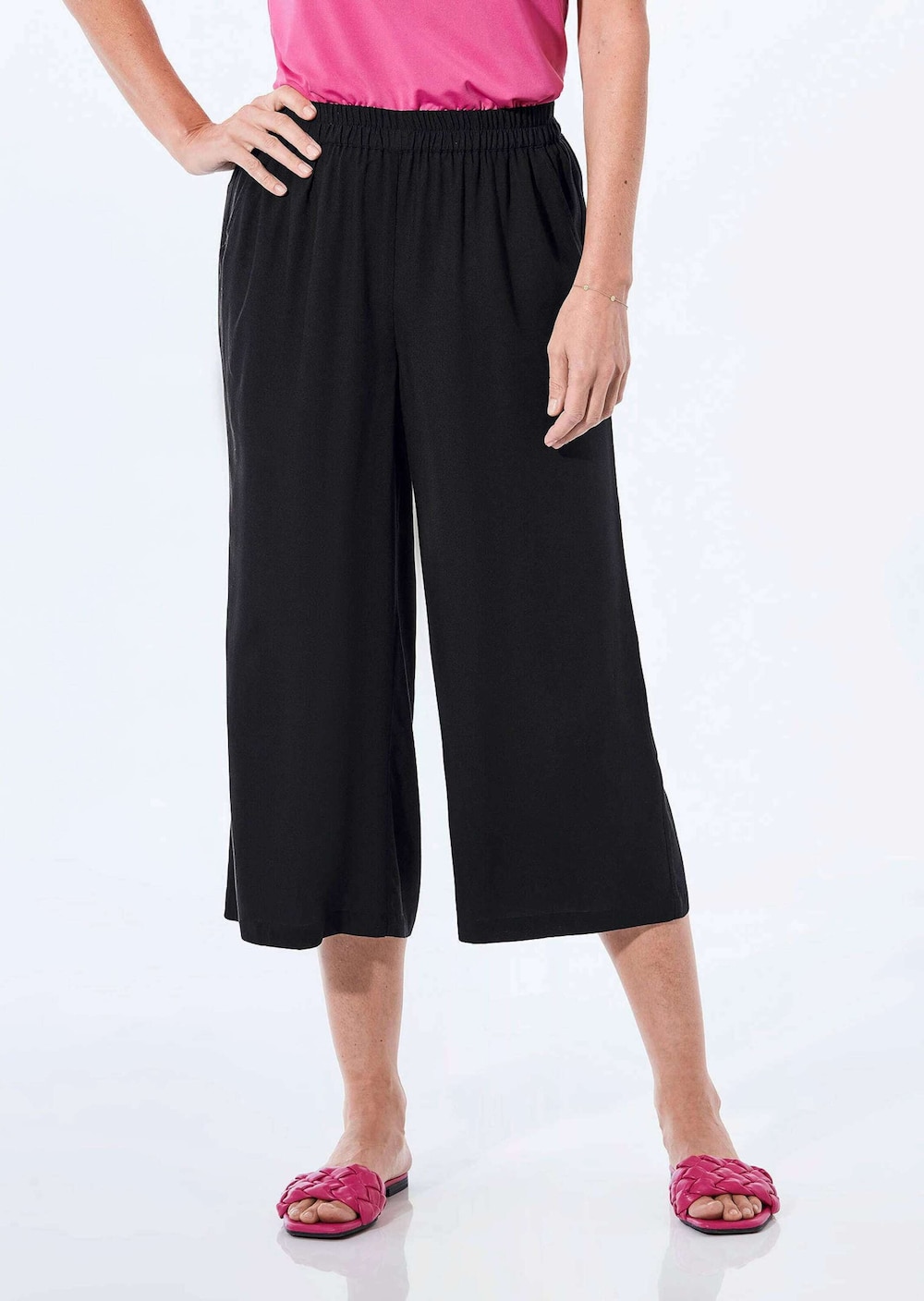 Hose mit Schlupfbund und Zierelement