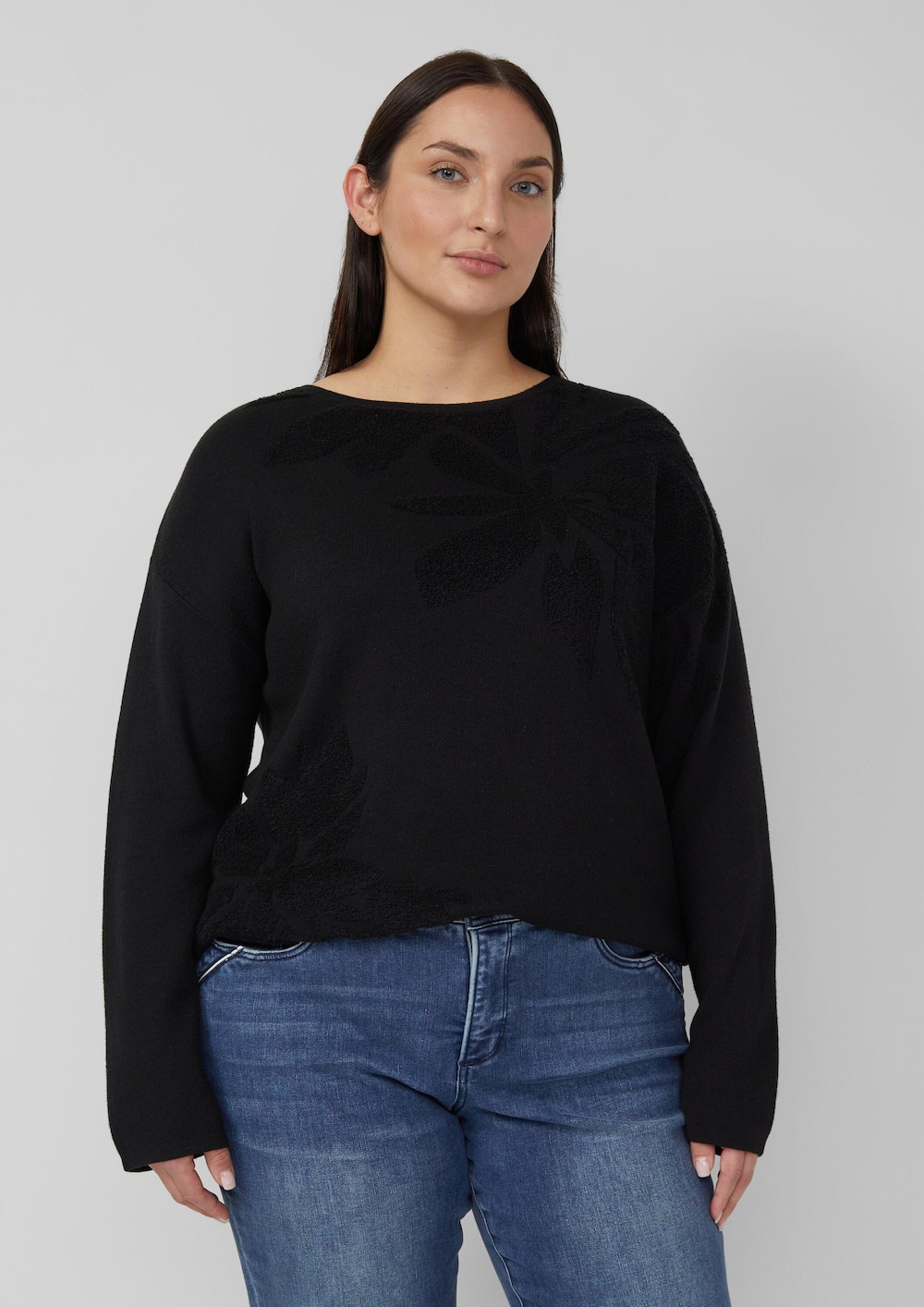Pullover mit floralem Strickmuster