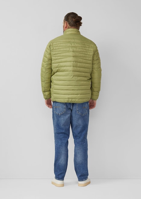 Sportive Steppjacke mit Stehkragen und Innentasche