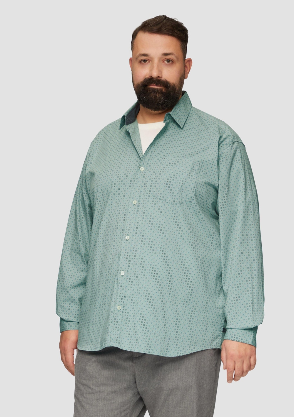 Slim Fit: Gemustertes Hemd mit Kentkragen