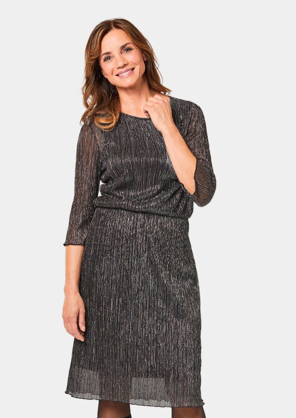 Figurschmeichelndes Kleid mit festlichem Glanz