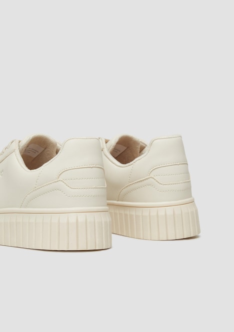 Sneaker mit Plateau-Sohle