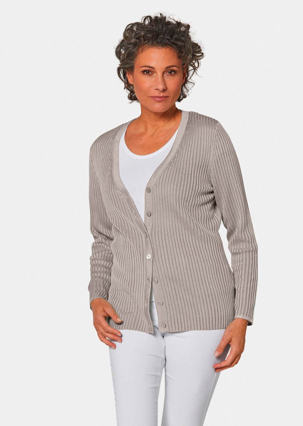 Pflegeleichte Strickjacke in hochwertiger Rippenstruktur
