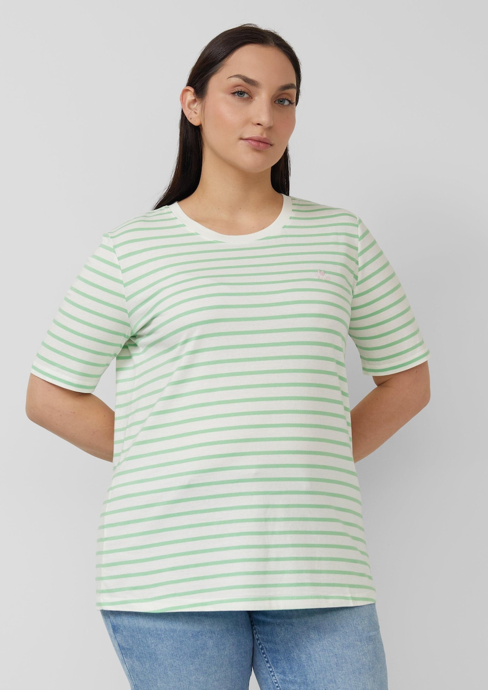 Gestreiftes Jersey-T-Shirt im Regular Fit mit Herz-Stickerei