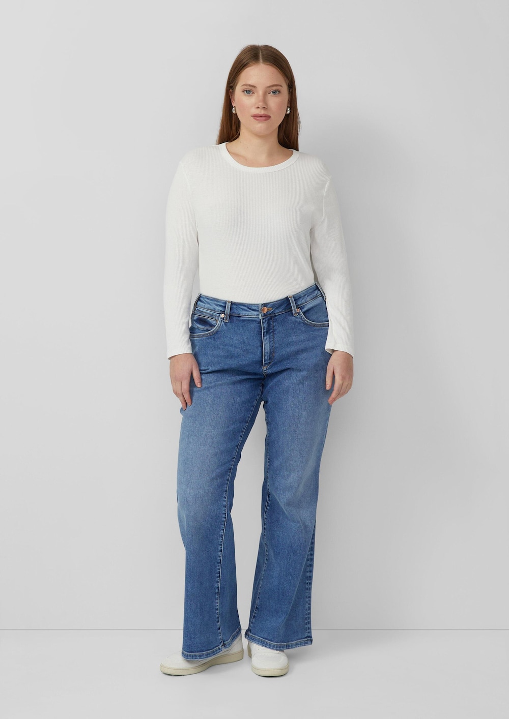 Jeans / Mid Rise / Flared Fit