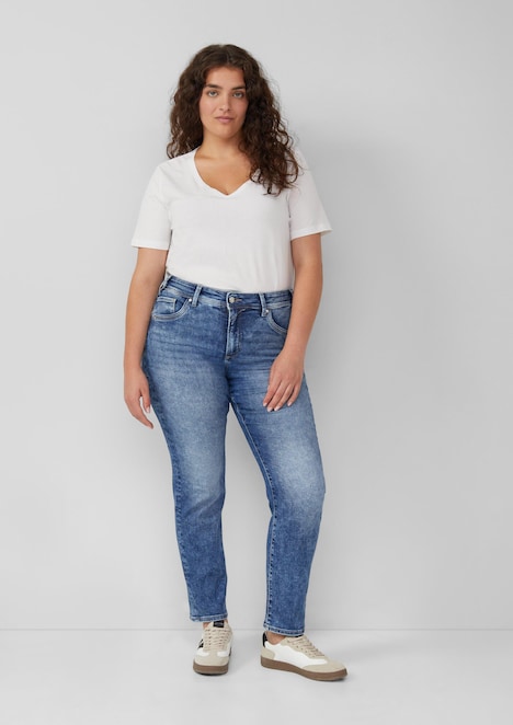 Jeans / Mid Rise / Slim Fit