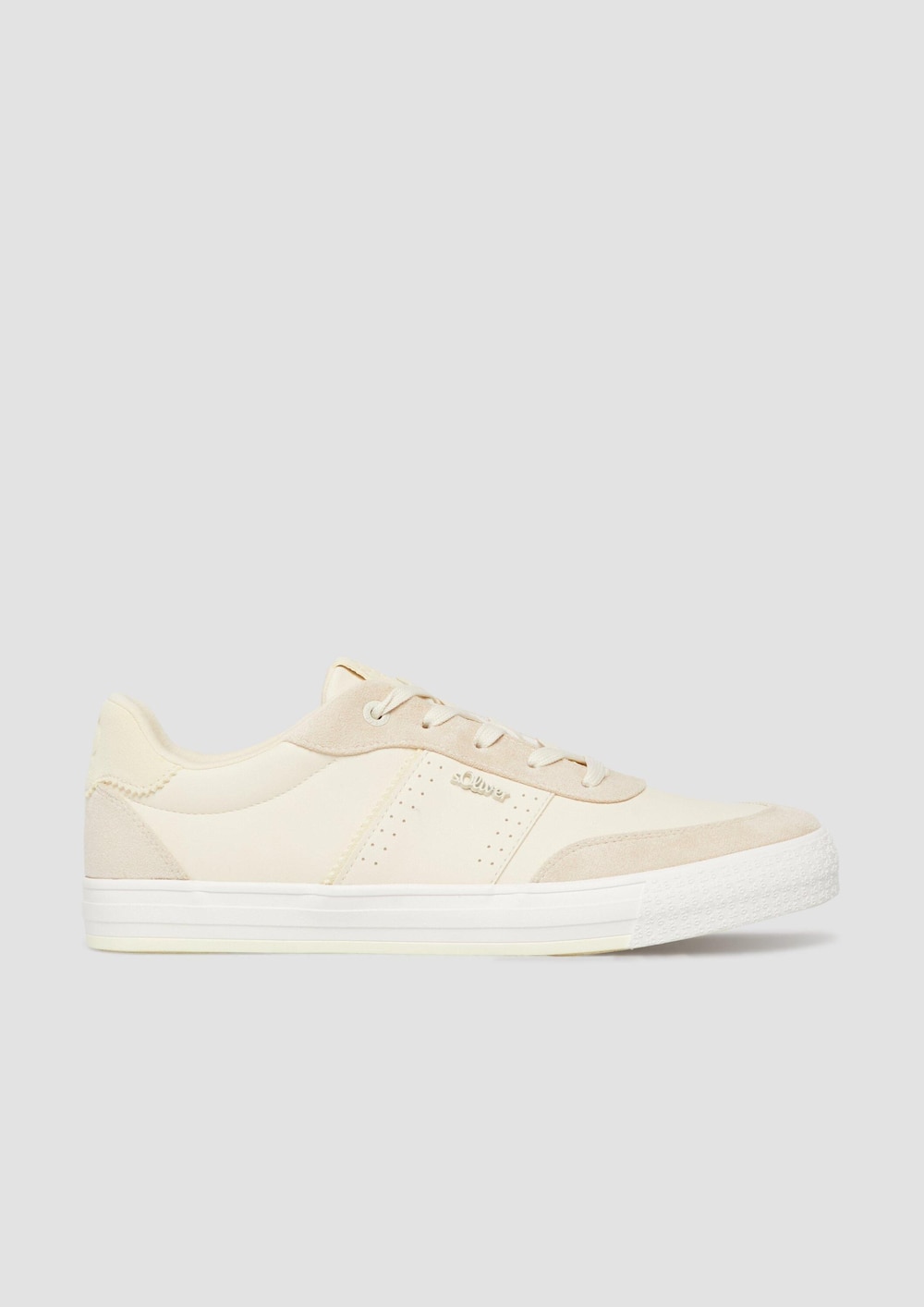 Sneaker mit Schnürung