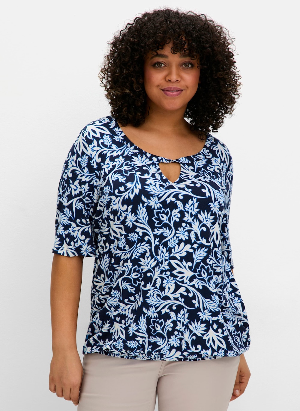 T-Shirt Shirt mit Alloverdruck und Cut-out vorn Kurzarm Sonstiges Muster