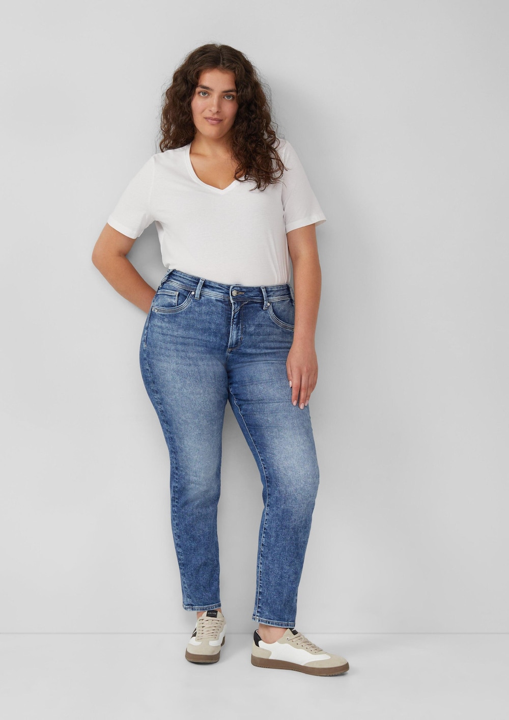 Jeans / Mid Rise / Slim Fit