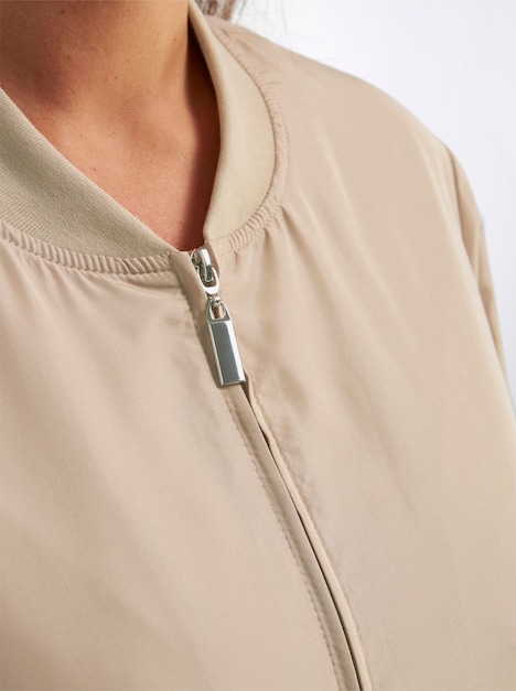 Kurzjacke Langarm Rundumdehnbund Stehkragen