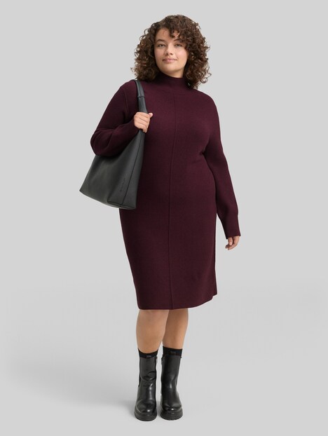 Strickkleid mit Stehkragen