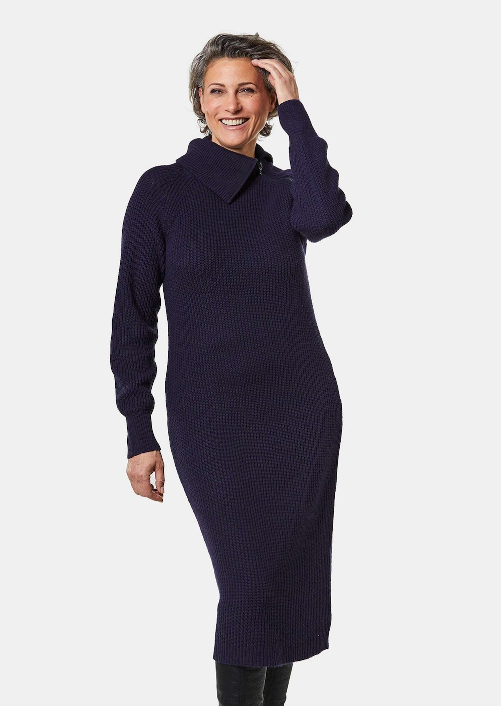 Strickkleid mit raffiniertem asymmetrischem Kragen