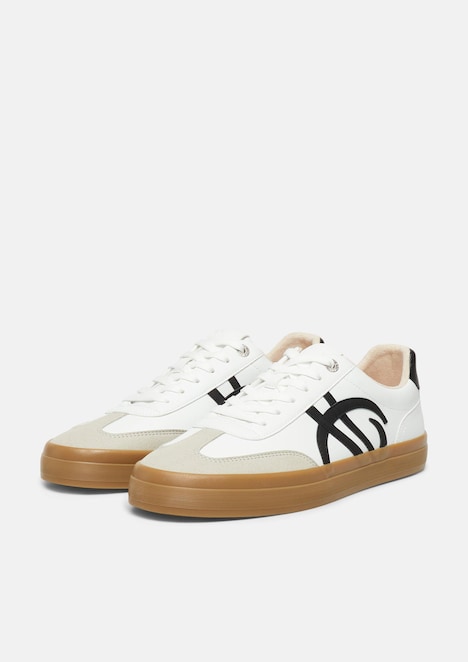 Sneaker in Leder-Optik mit Artwork-Details