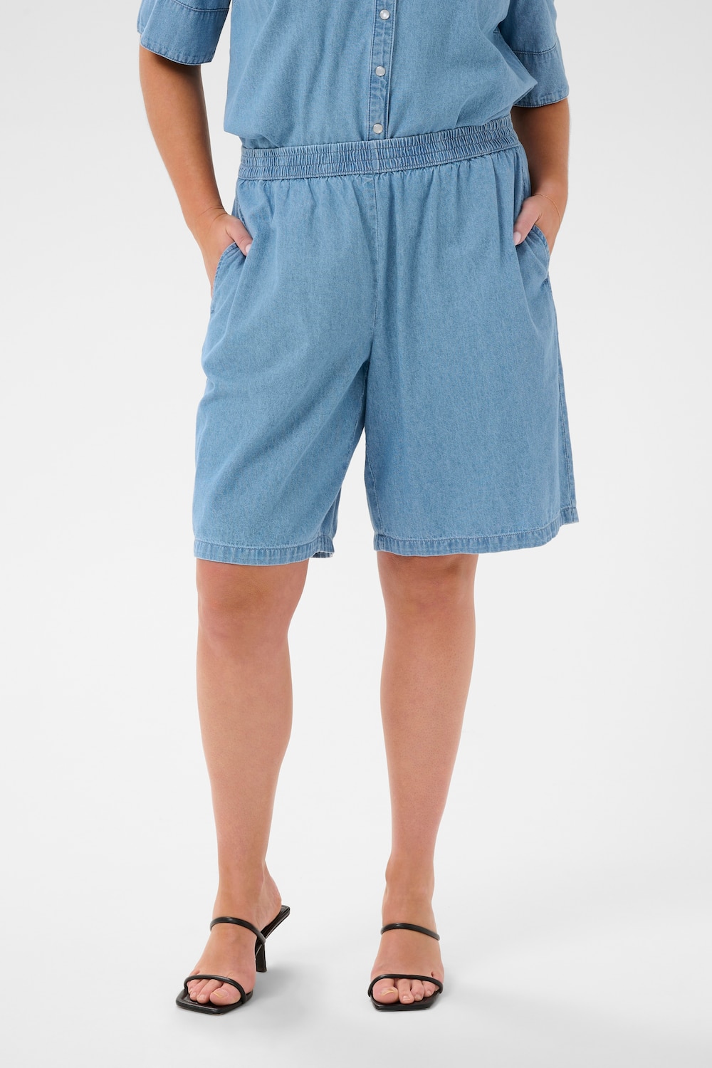 Short Loose fit
