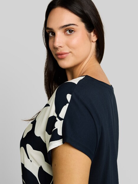 T-Shirt im Material-Mix
