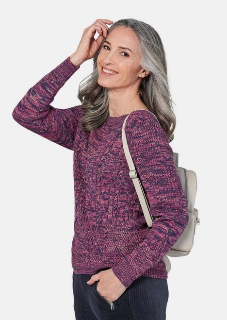 Gebreide trui met kabelpatroon