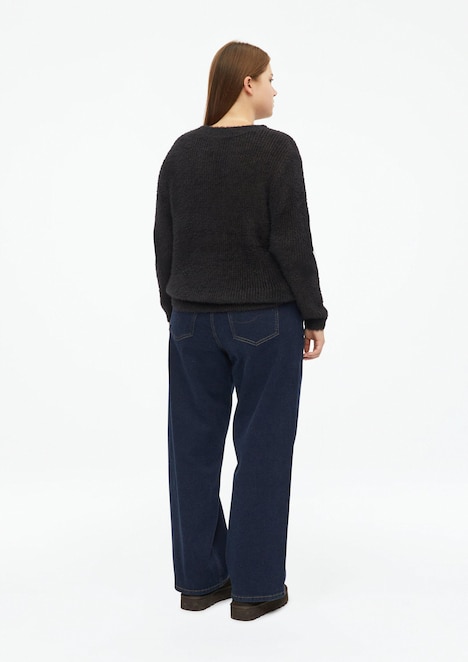 Flauschiger Pullover mit Rundhalsausschnitt