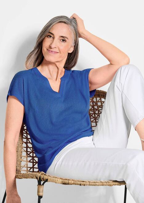 Luftiges Basicshirt mit V-Ausschnitt