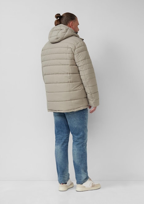 Sportive Puffer-Jacke mit abnehmbarer Kapuze
