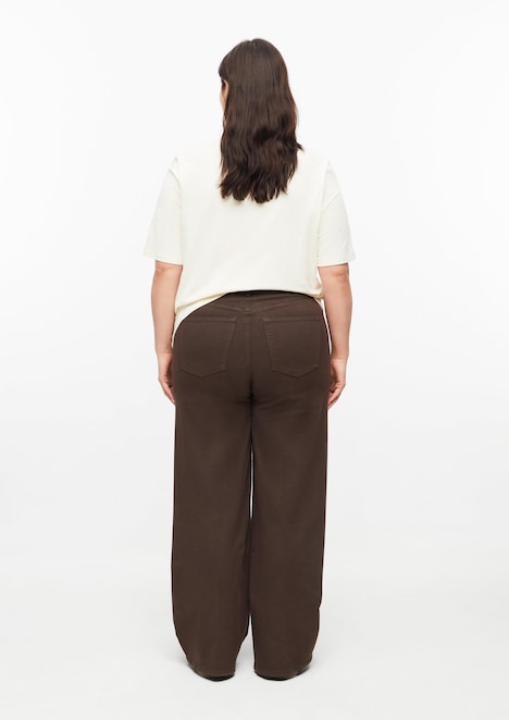 Jeans / High Rise / Wide Fit