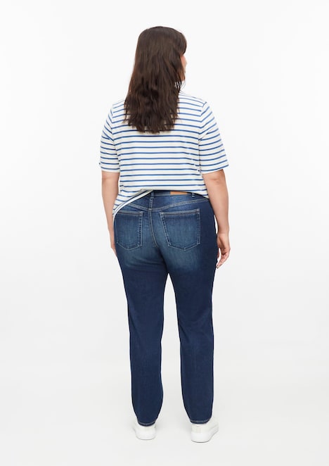 Jeans / Mid Rise / Slim Fit