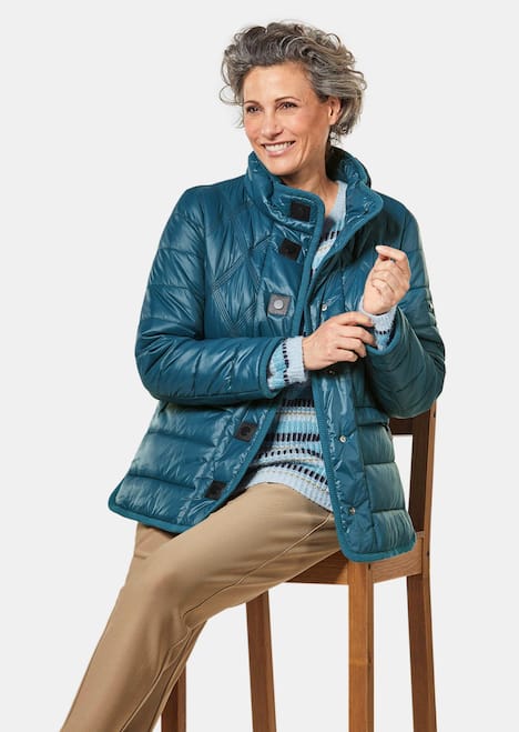 Gewatteerd jack met decoratieve drukknopen