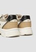 Sneaker mit Schnürung