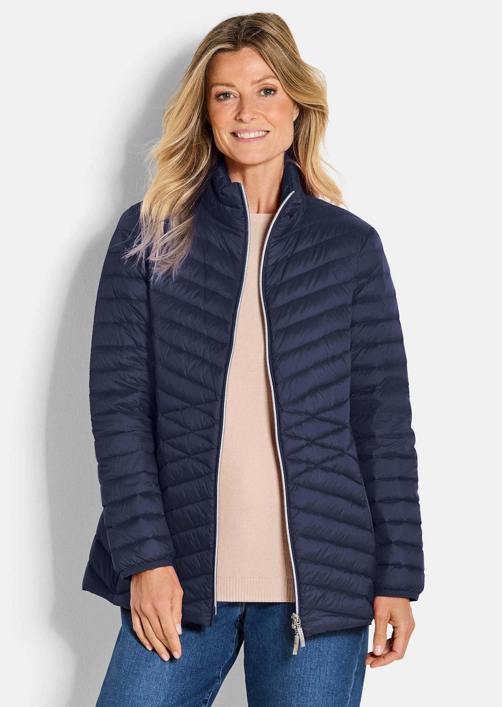 Daunenjacke mit femininer Steppung