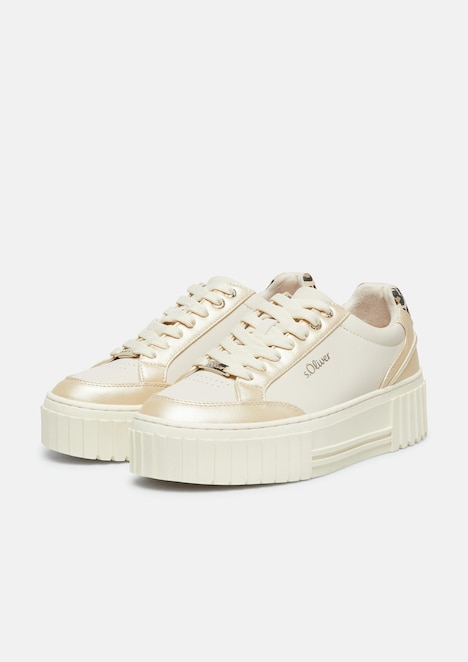 Sneaker mit Plateau-Sohle und Leo-Detail