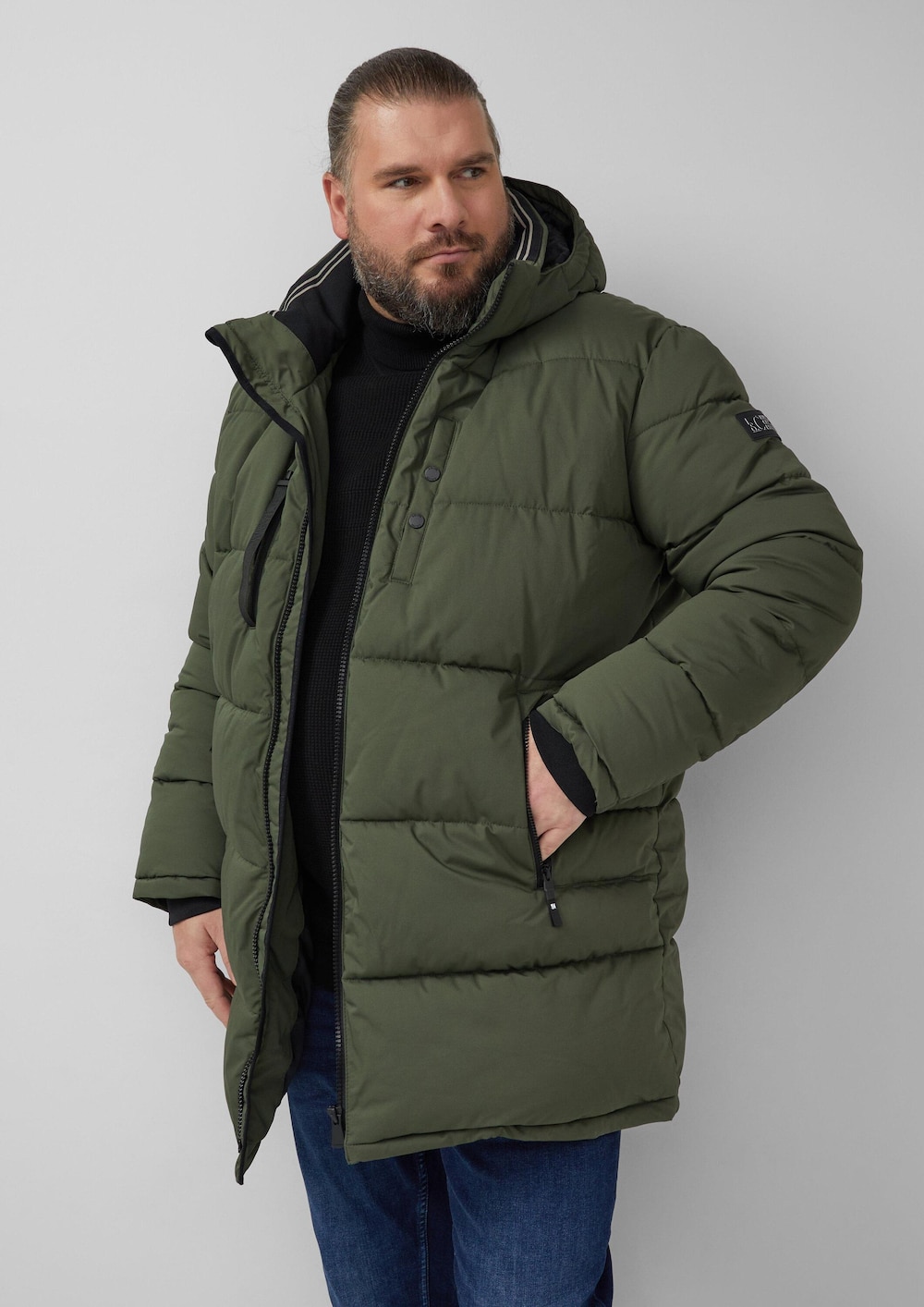 Wasserabweisende Pufferjacke mit abnehmbarer Kapuze und sportiven Details