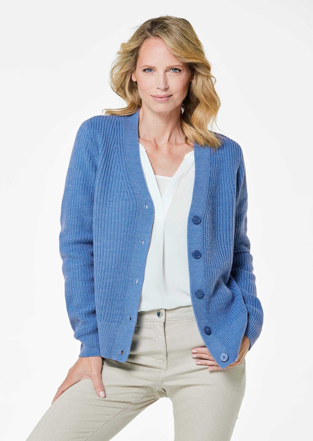Pflegeleichte Strickjacke in hochwertiger Rippenstruktur